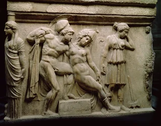 アマゾンの戦いを示すシーンがあるギリシャの石棺、紀元前350年頃